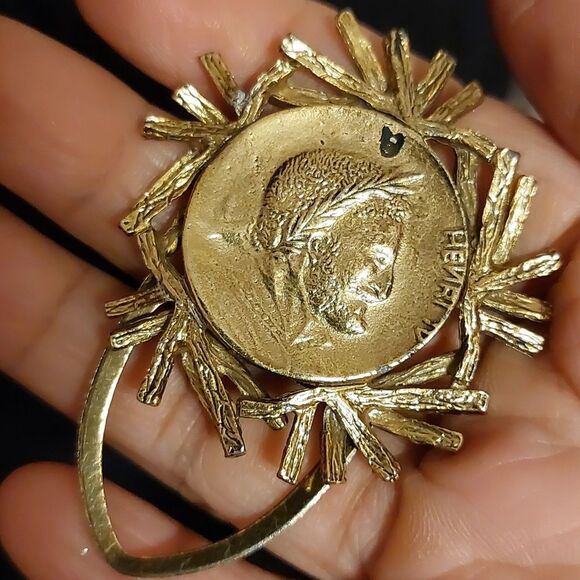Vintage Gold Tone Framed Coin Scarf Ring Clip - Picture 5 of 6